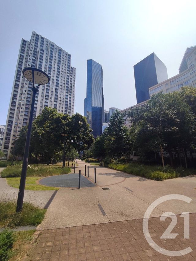 Afficher la photo en grand Appartement F2 à vendre - 2 pièces - 47.0 m2 - COURBEVOIE - 92 - ILE-DE-FRANCE - Century 21 L'Ami Immobilier Conseil