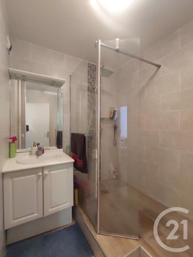 Afficher la photo en grand Appartement F2 à vendre - 2 pièces - 47.0 m2 - COURBEVOIE - 92 - ILE-DE-FRANCE - Century 21 L'Ami Immobilier Conseil