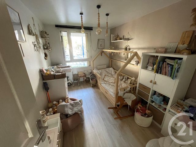 Afficher la photo en grand Appartement F3 à vendre - 3 pièces - 65.0 m2 - ASNIERES SUR SEINE - 92 - ILE-DE-FRANCE - Century 21 L'Ami Immobilier Conseil