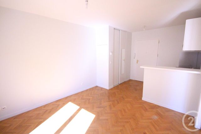 Appartement F2 à louer - 2 pièces - 31.51 m2 - COURBEVOIE - 92 - ILE-DE-FRANCE - Century 21 L'Ami Immobilier Conseil