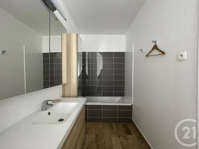 Appartement F3 à louer - 3 pièces - 84.43 m2 - COLOMBES - 92 - ILE-DE-FRANCE - Century 21 L'Ami Immobilier Conseil