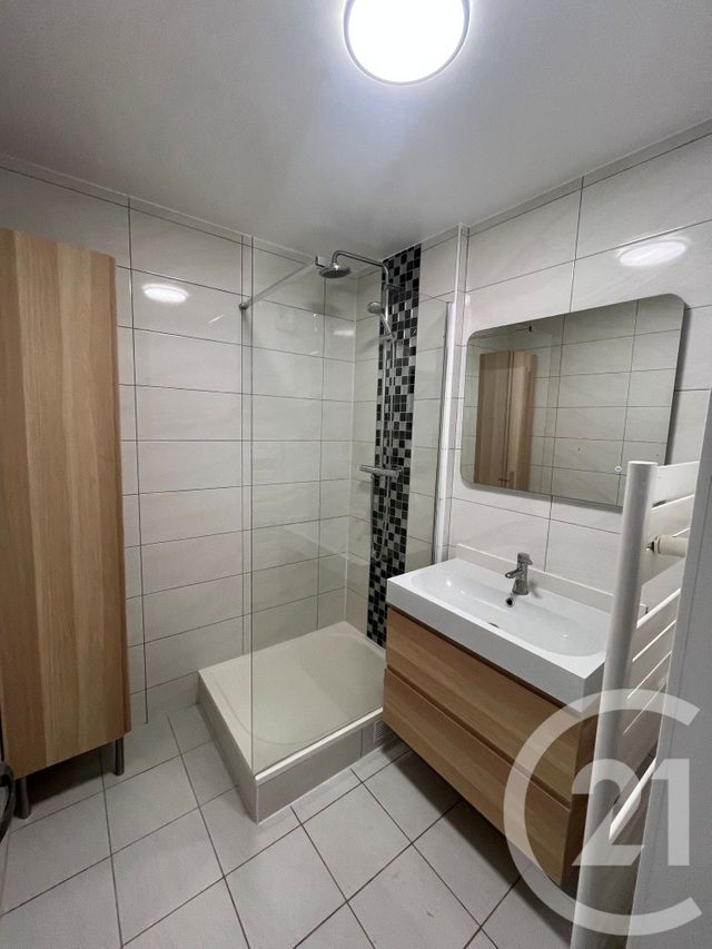 Appartement T3 à louer - 3 pièces - 67.0 m2 - COURBEVOIE - 92 - ILE-DE-FRANCE - Century 21 L'Ami Immobilier Conseil